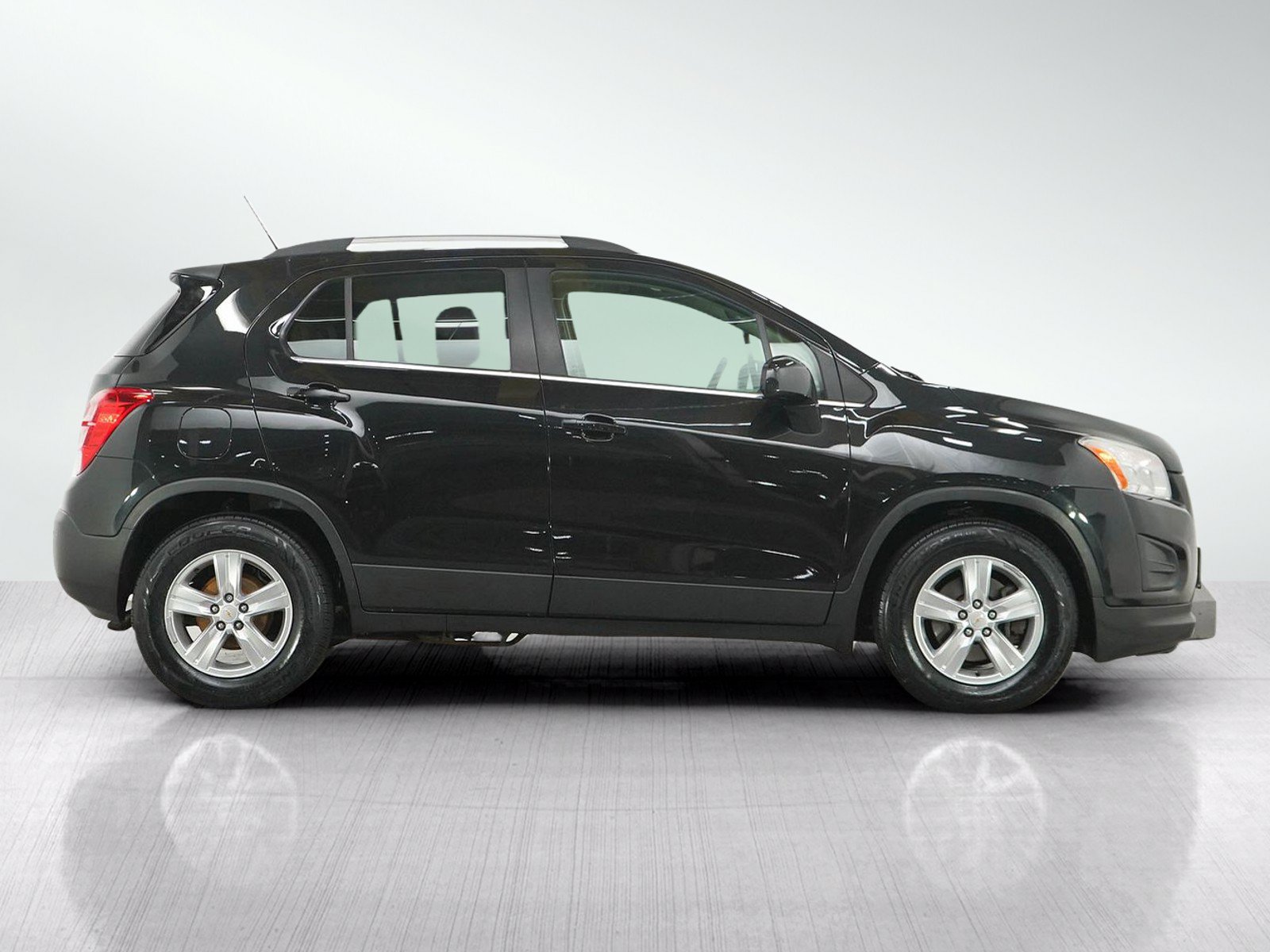 Used 2015 Chevrolet Trax LT w/ LT Sun and Sound Package FWD image 6