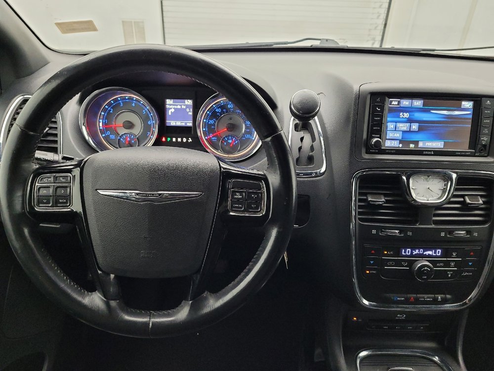 Used 2014 Chrysler Town & Country S FWD image 22