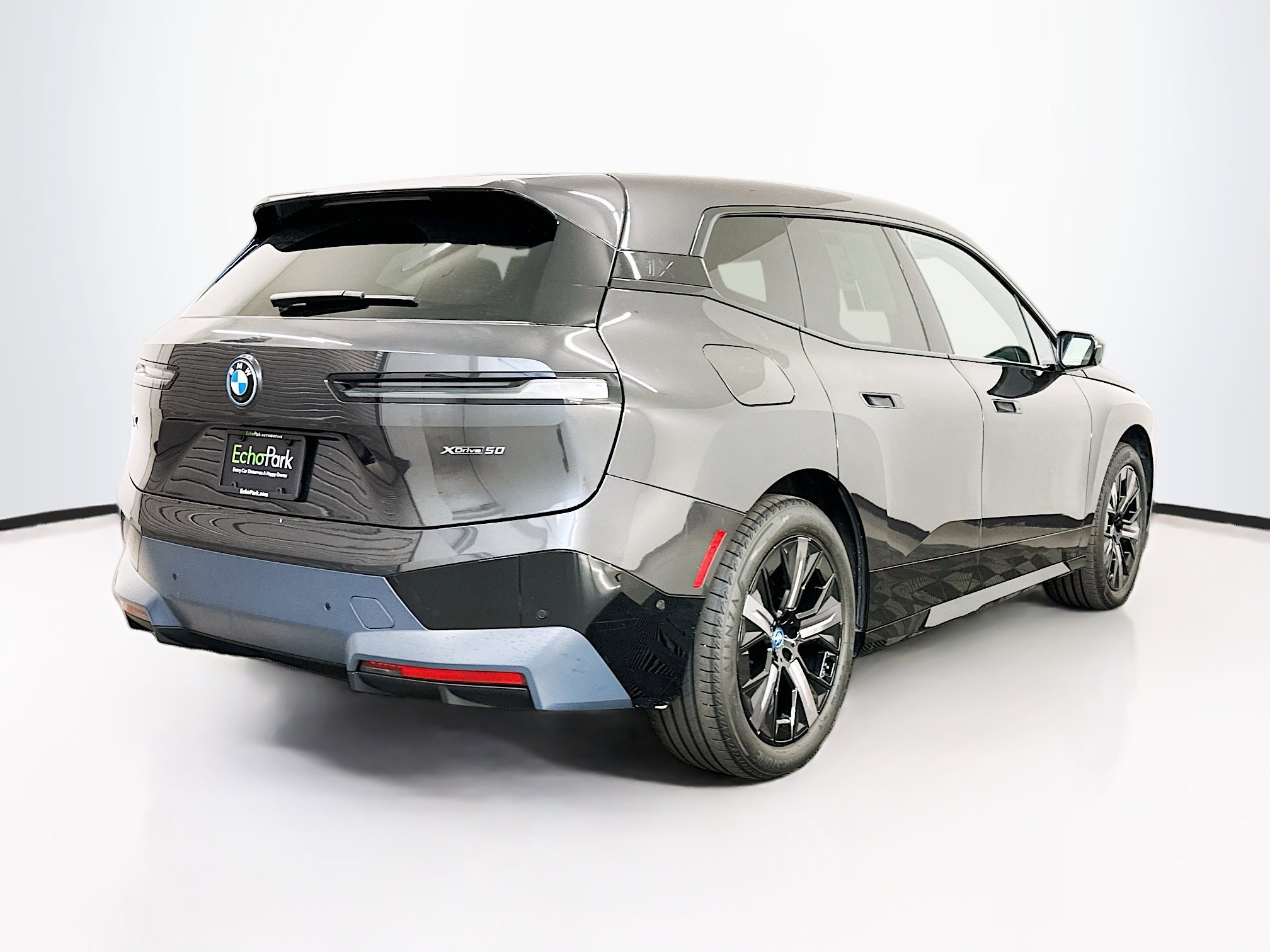 Used 2023 BMW iX xDrive50 w/ Sport Package AWD/4WD image 9