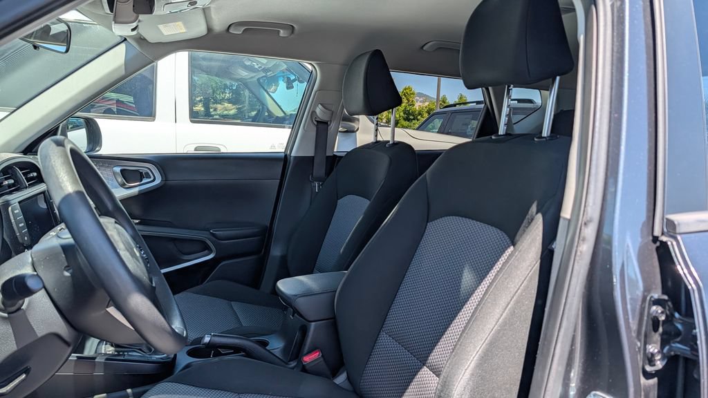 Used 2024 Kia Soul FWD image 4