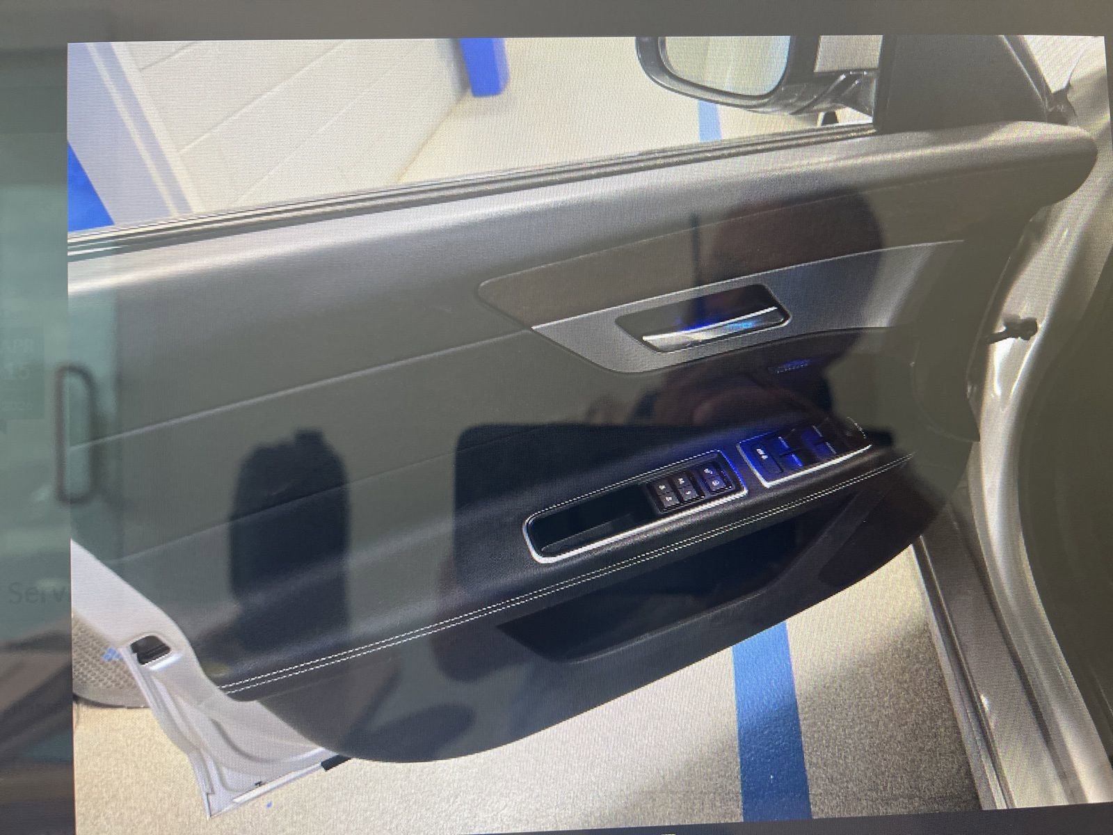 Used 2017 Jaguar XF R-Sport image 10