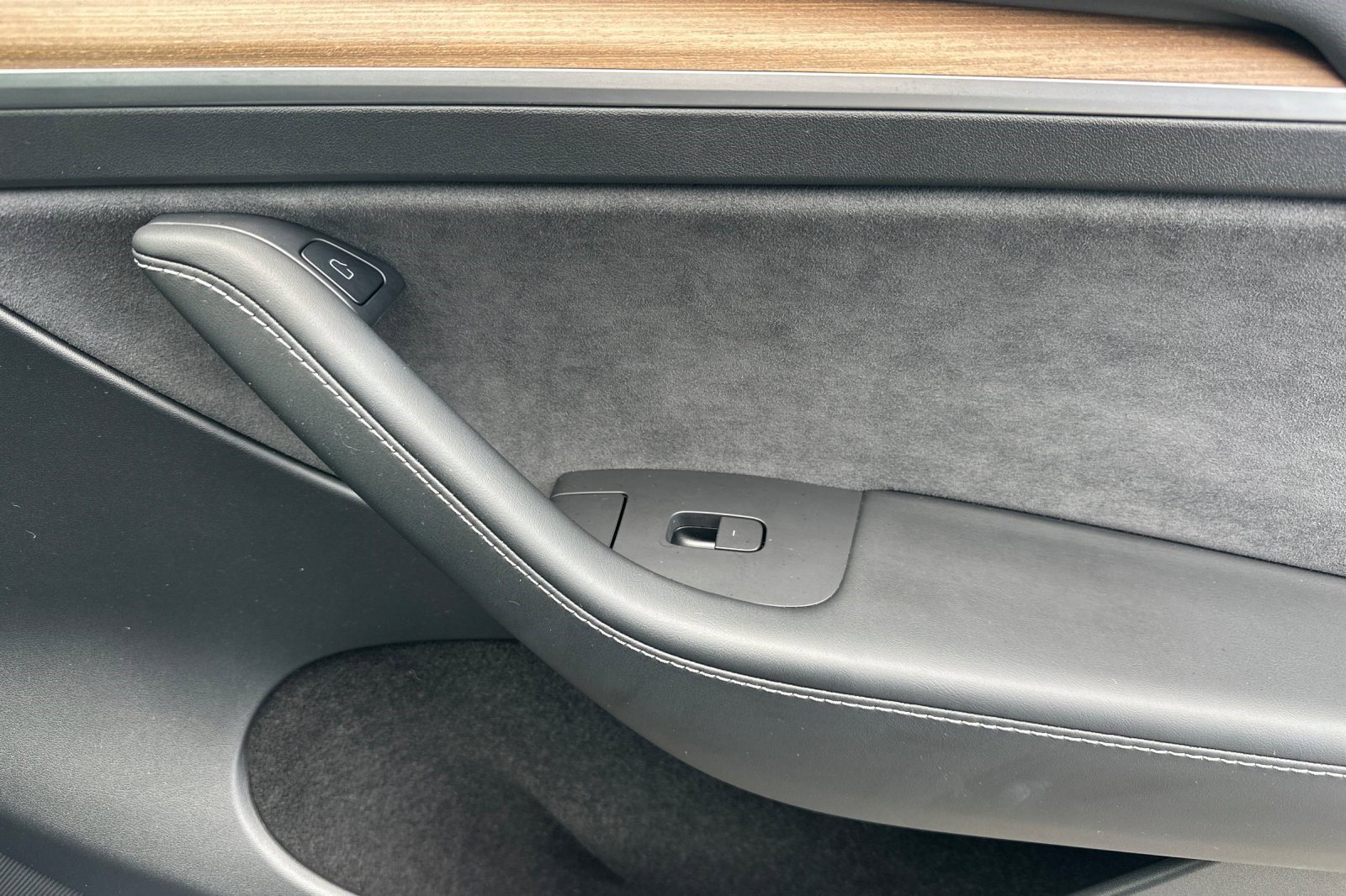 Used 2022 Tesla Model Y Long Range image 22