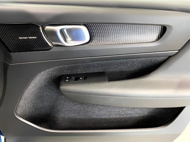 Used 2019 Volvo XC40 T5 R-Design image 22