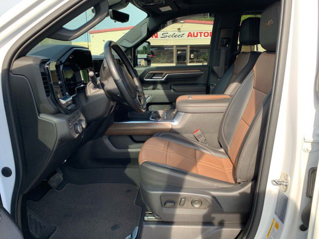 Used 2024 Chevrolet Silverado 2500 High Country w/ Technology Package AWD/4WD image 9