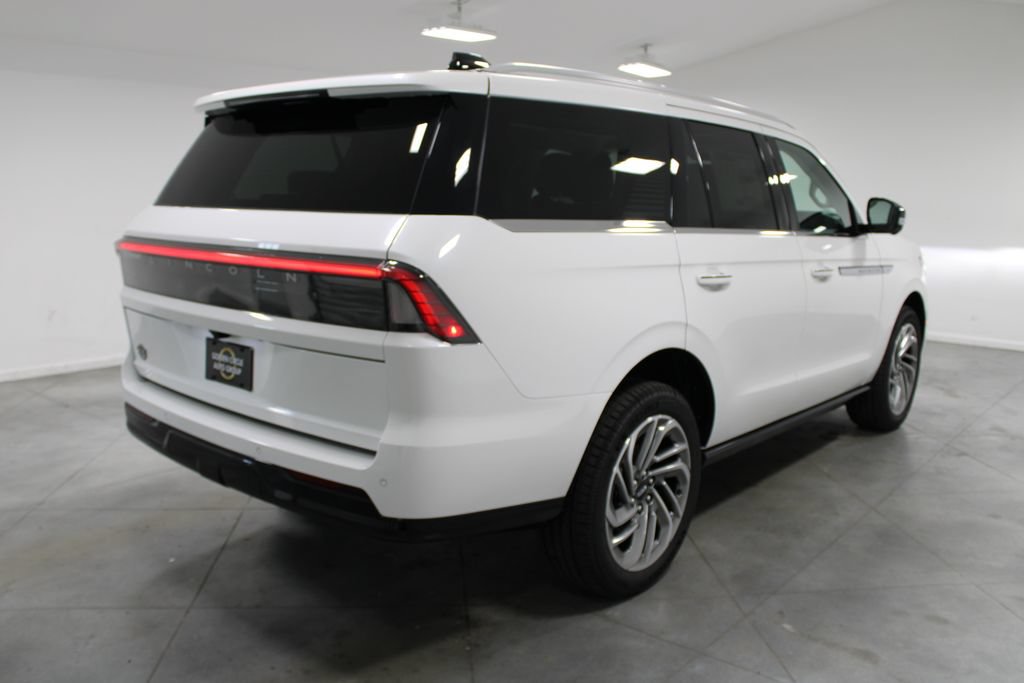 New 2027 Lincoln Navigator Reserve RWD image 8