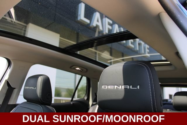 Used 2024 GMC Terrain Denali w/ Denali Premium Package AWD/4WD image 8