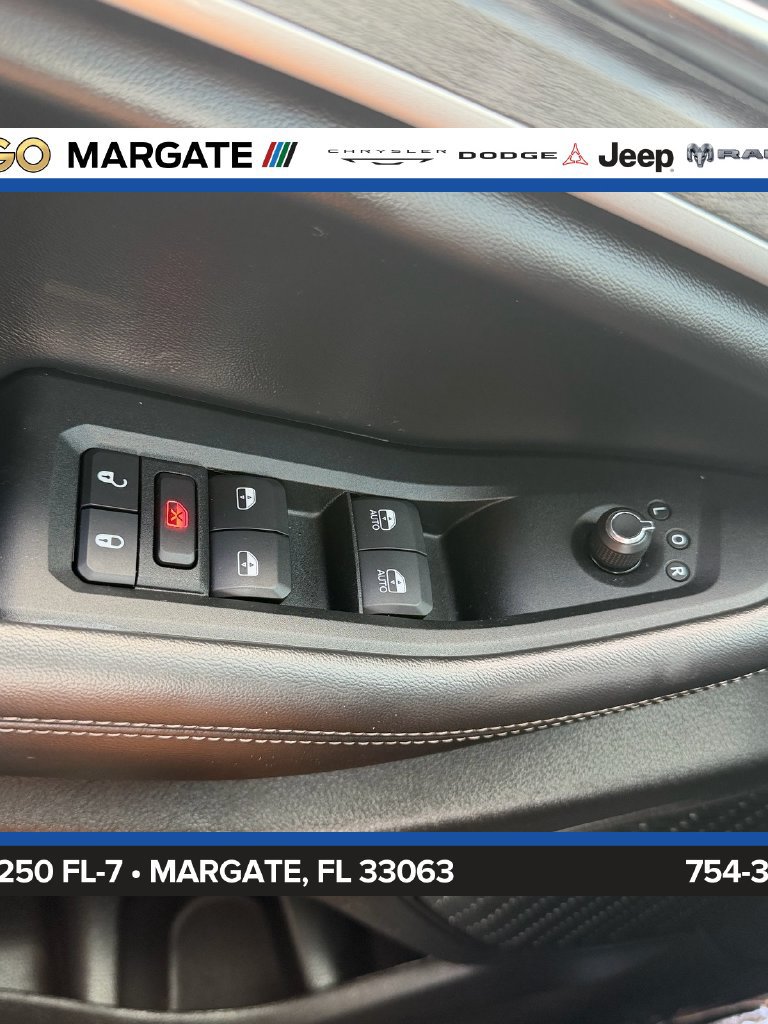 Certified 2025 Jeep Grand Cherokee Limited w/ Black Appearance Package RWD image 34