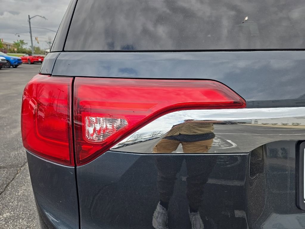 Used 2019 GMC Acadia SLT w/ LPO, Floor Liner Package FWD image 10