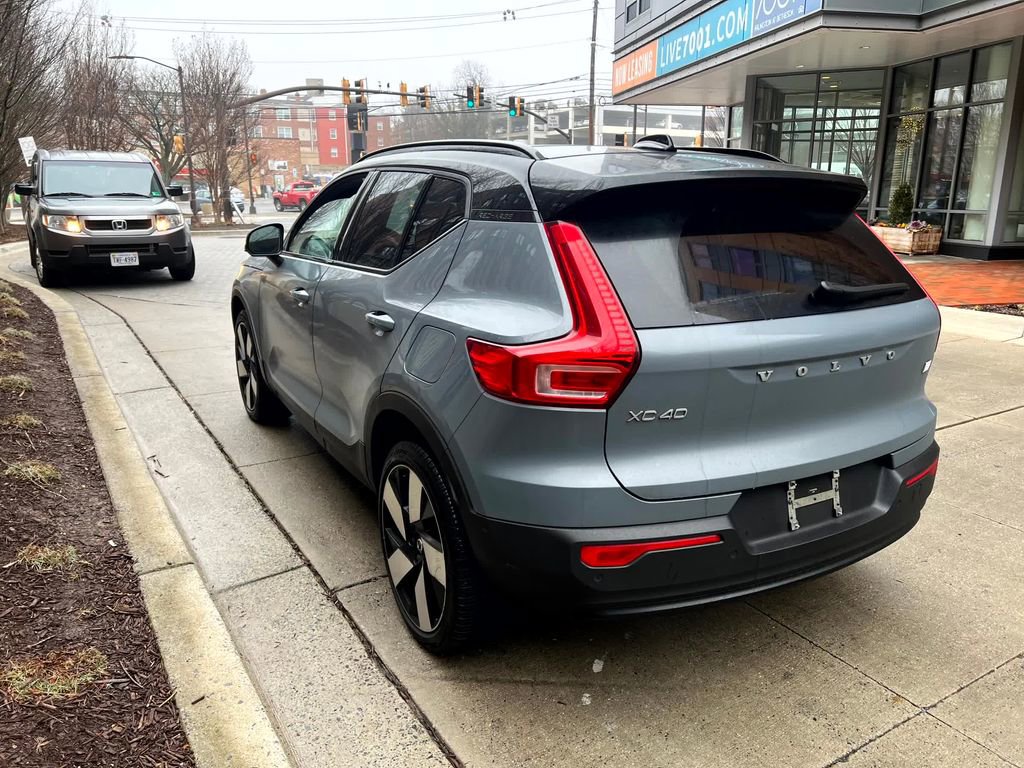 Used 2023 Volvo XC40 Recharge Ultimate image 7