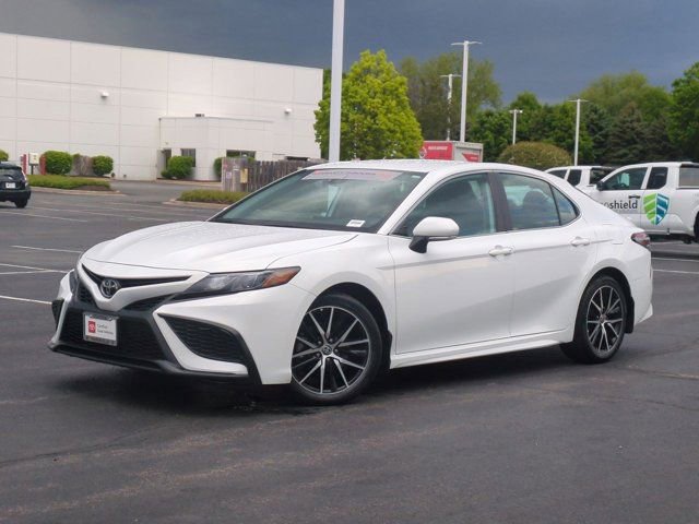 Used 2023 Toyota Camry SE AWD/4WD image 2