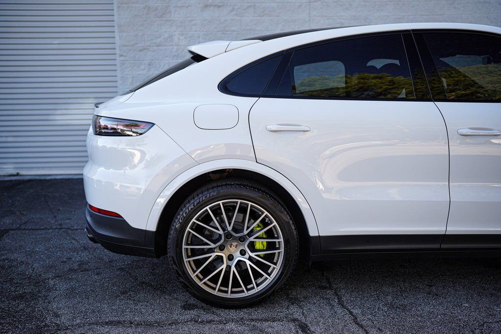 Used 2023 Porsche Cayenne Platinum Edition image 16