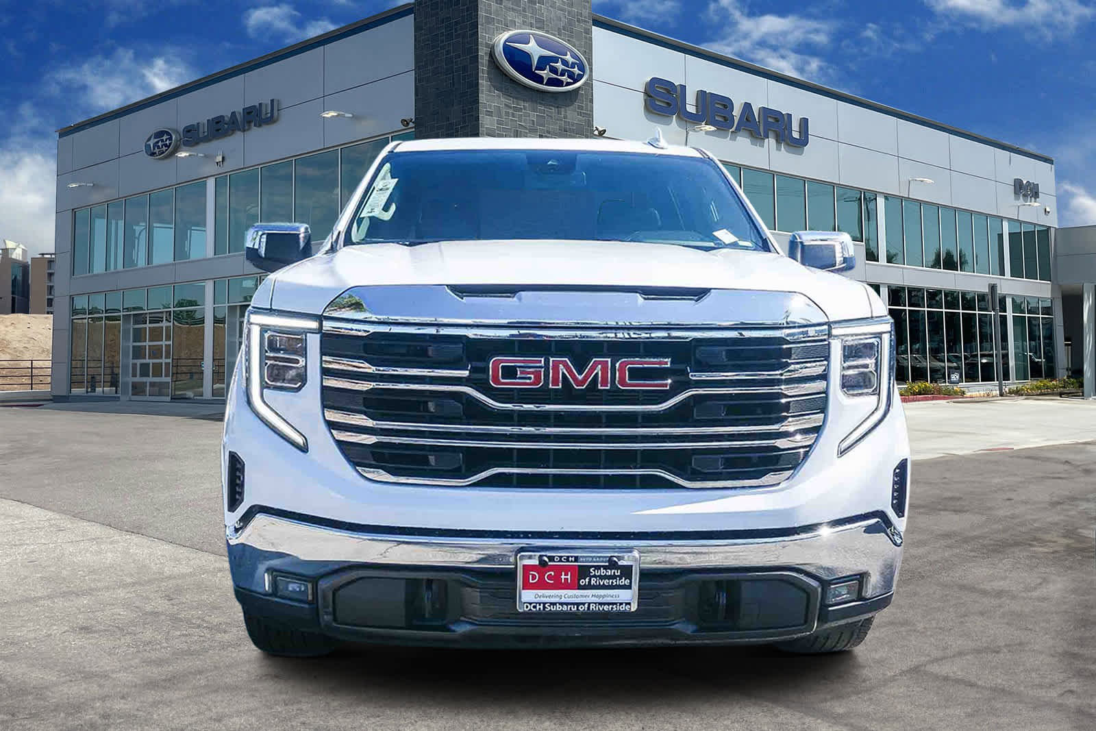 Used 2024 GMC Sierra 1500 SLT image 2