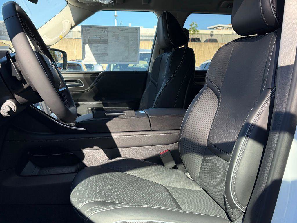 New 2026 INFINITI QX80 Luxe w/ Cargo Package AWD/4WD image 16