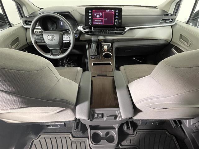 Used 2024 Toyota Sienna LE image 12