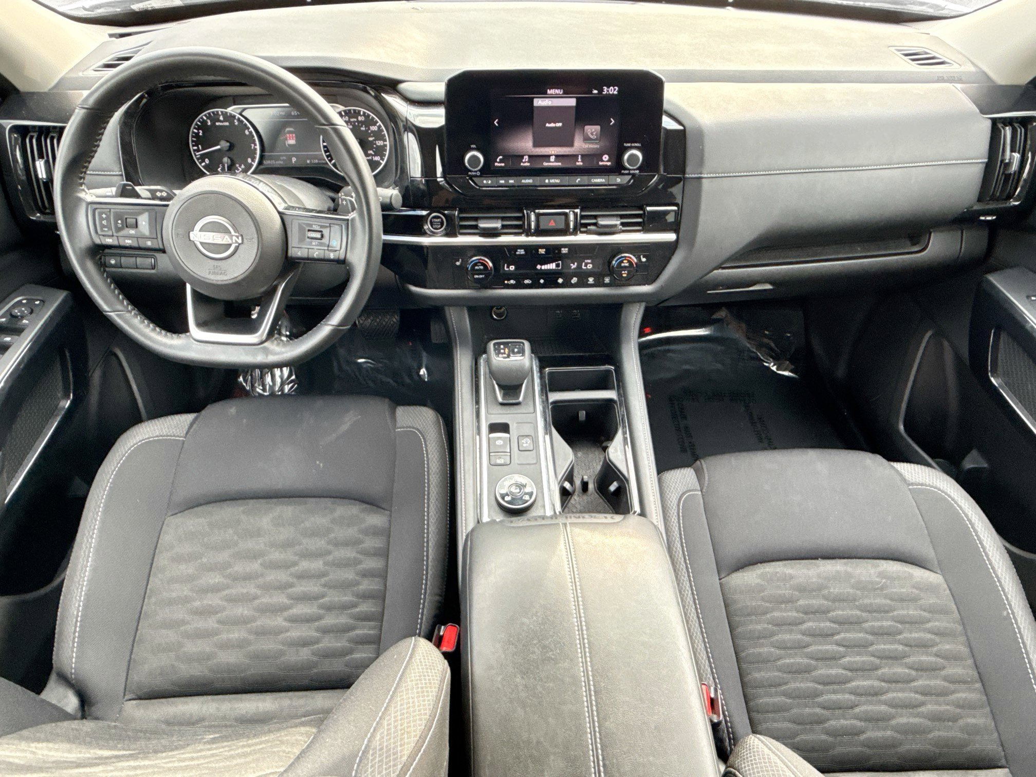 Used 2023 Nissan Pathfinder SV image 15