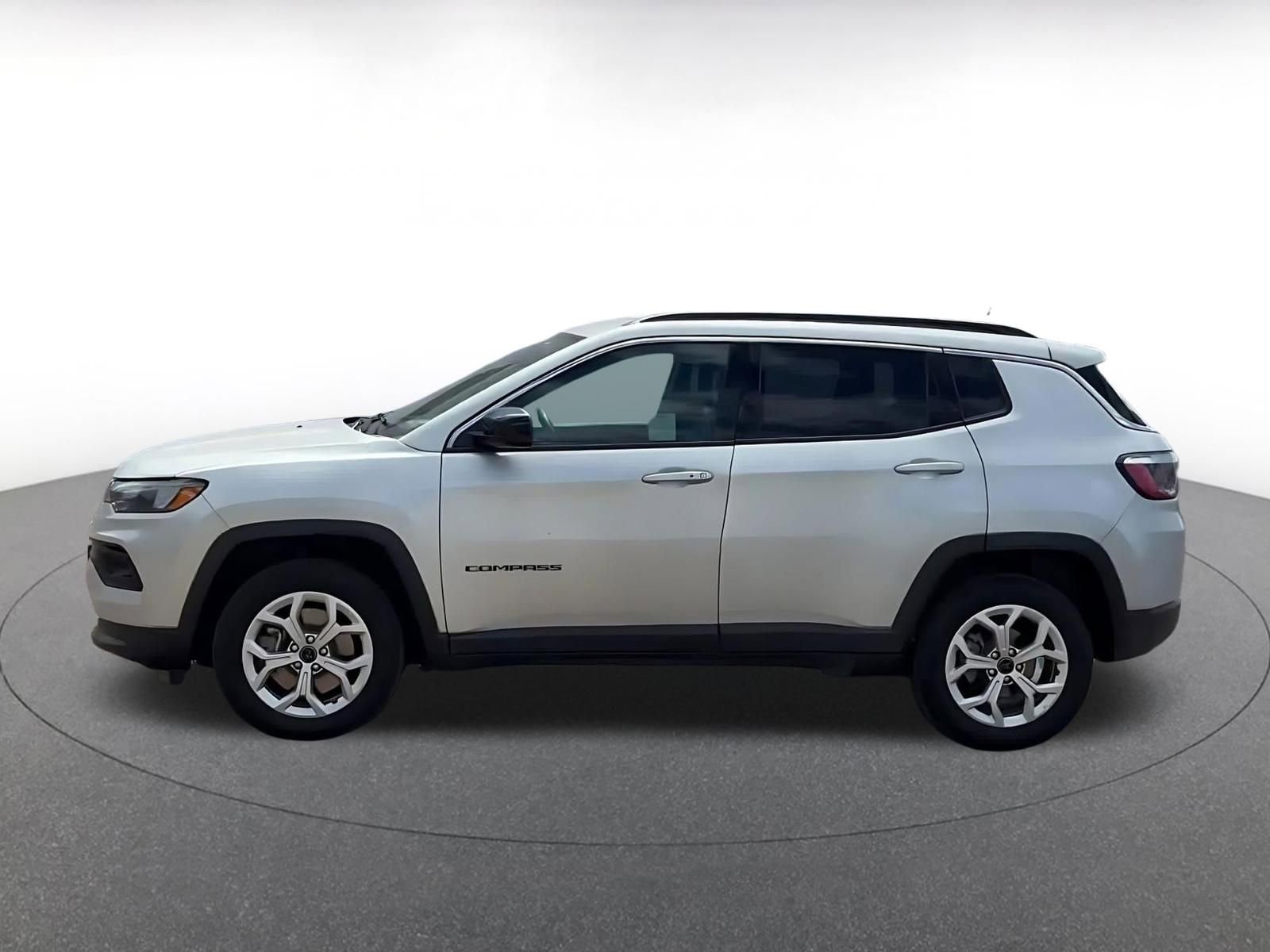 Used 2025 Jeep Compass Latitude AWD/4WD image 10