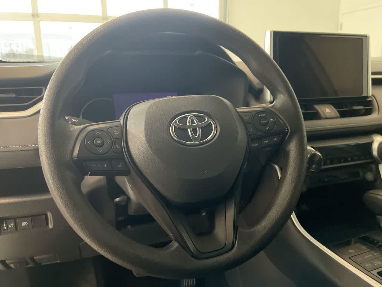Used 2025 Toyota RAV4 XLE AWD/4WD image 14