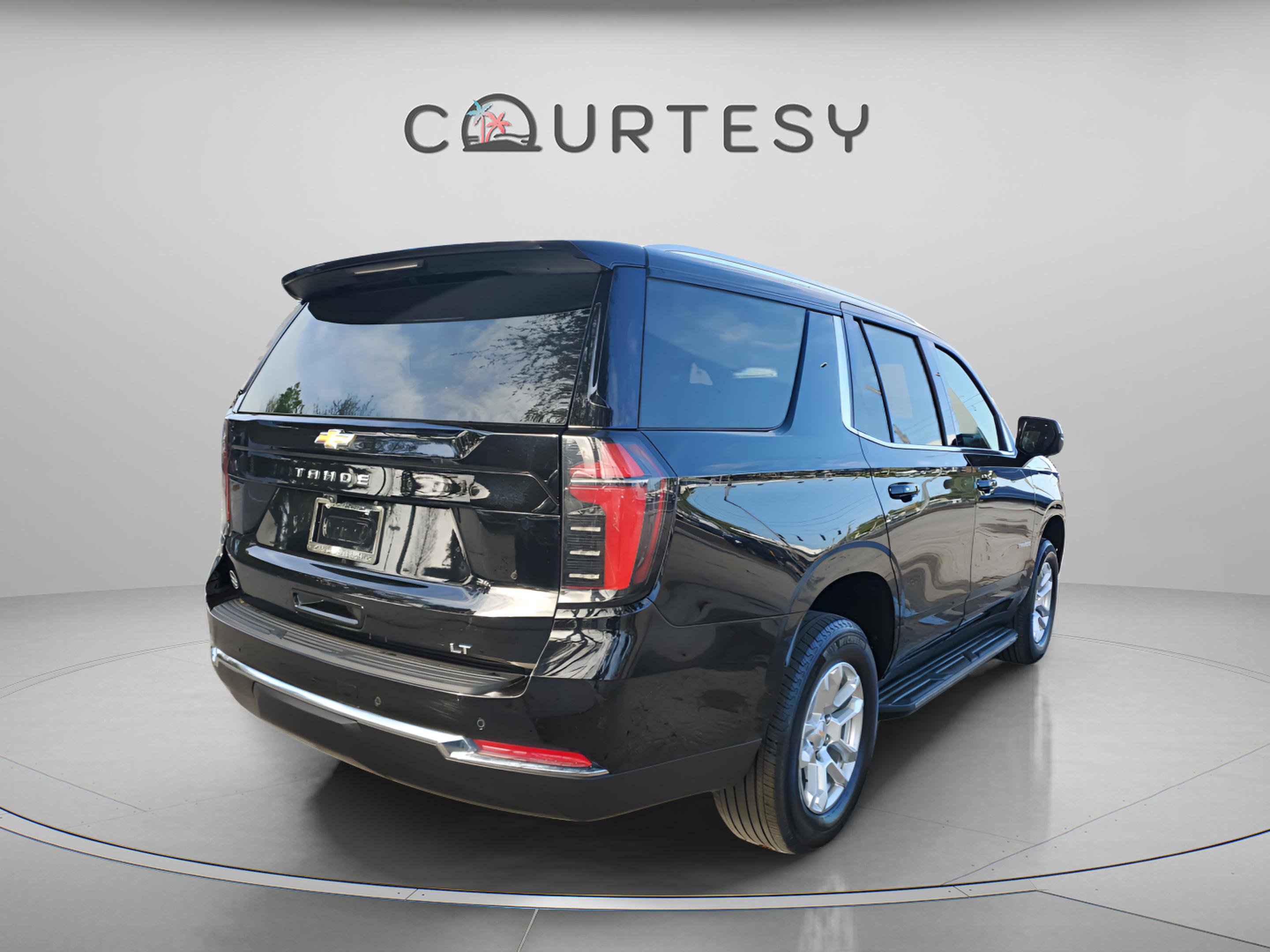 Used 2025 Chevrolet Tahoe LT image 3