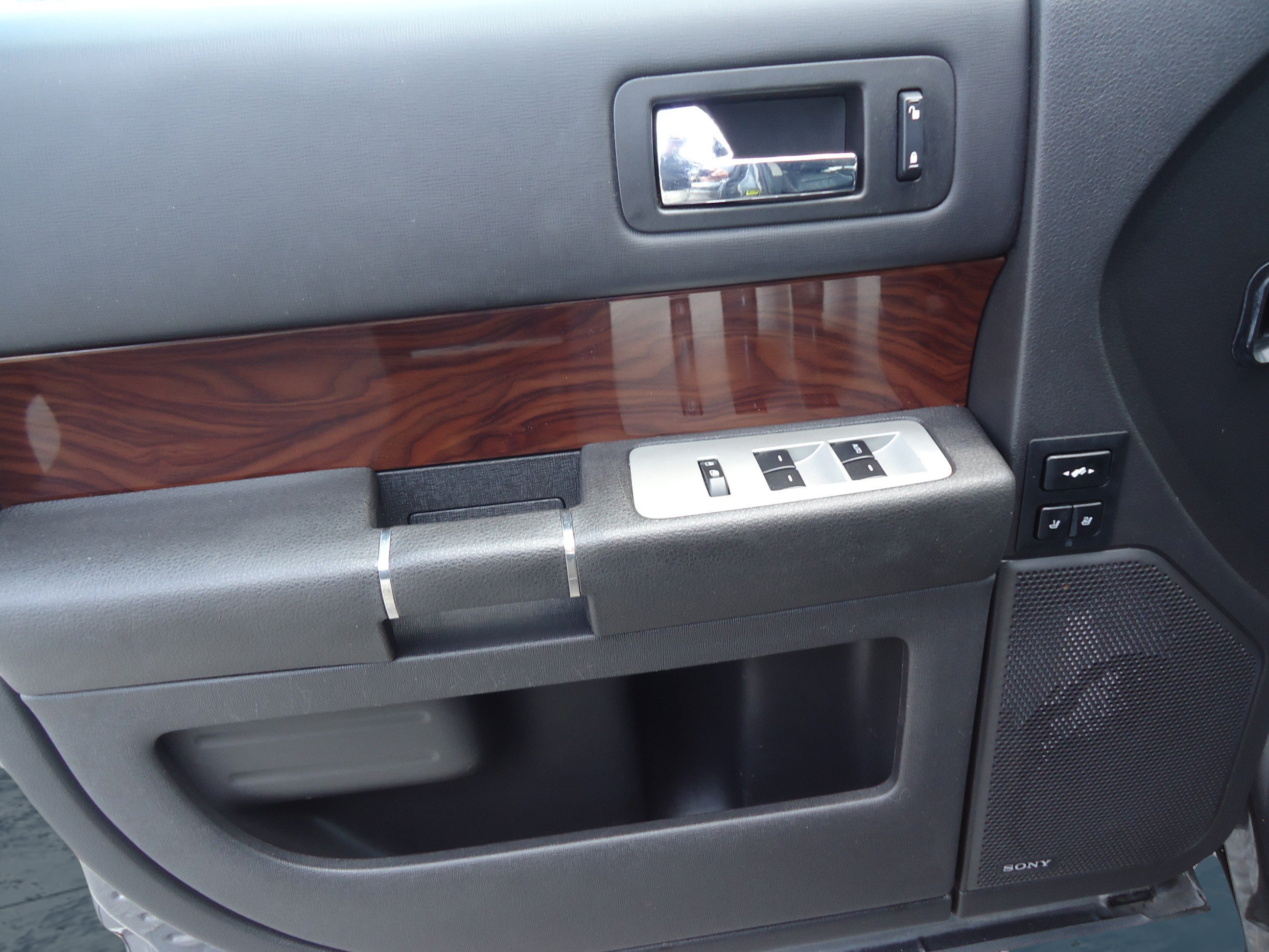 Used 2010 Ford Flex SEL FWD image 18