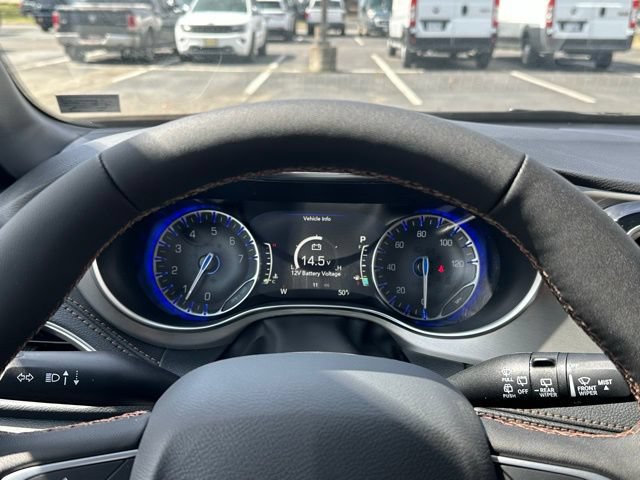 New 2026 Chrysler Pacifica Pinnacle w/ Trailer Tow Group FWD image 21