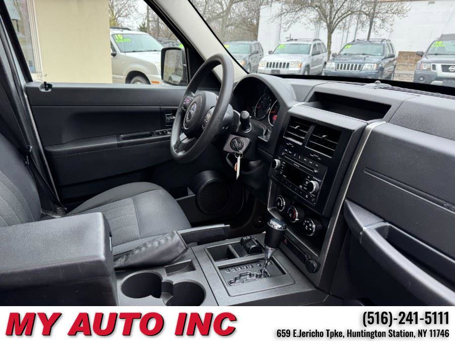 Used 2011 Jeep Liberty Sport image 25