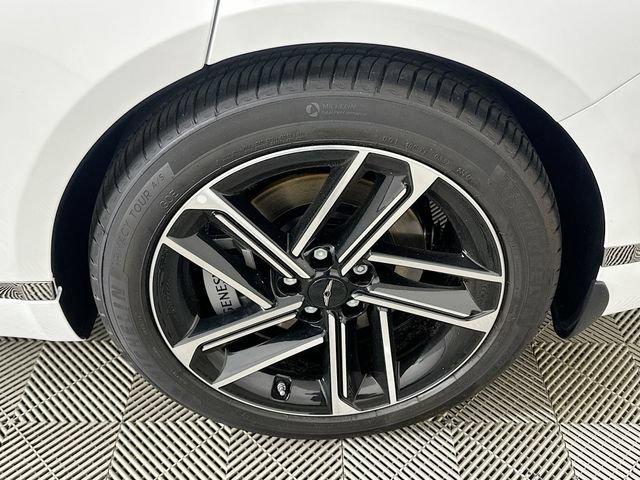 Certified 2025 Genesis G80 2.5T Advanced AWD/4WD image 21