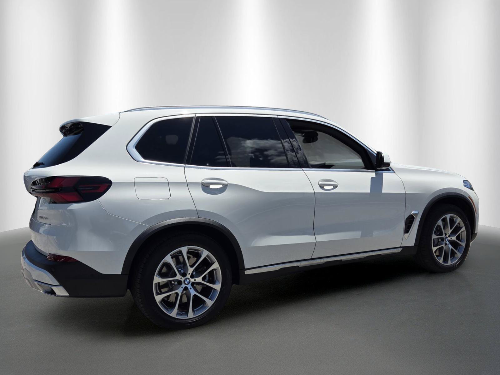 Certified 2026 BMW X5 xDrive50e w/ Executive Package AWD/4WD image 7
