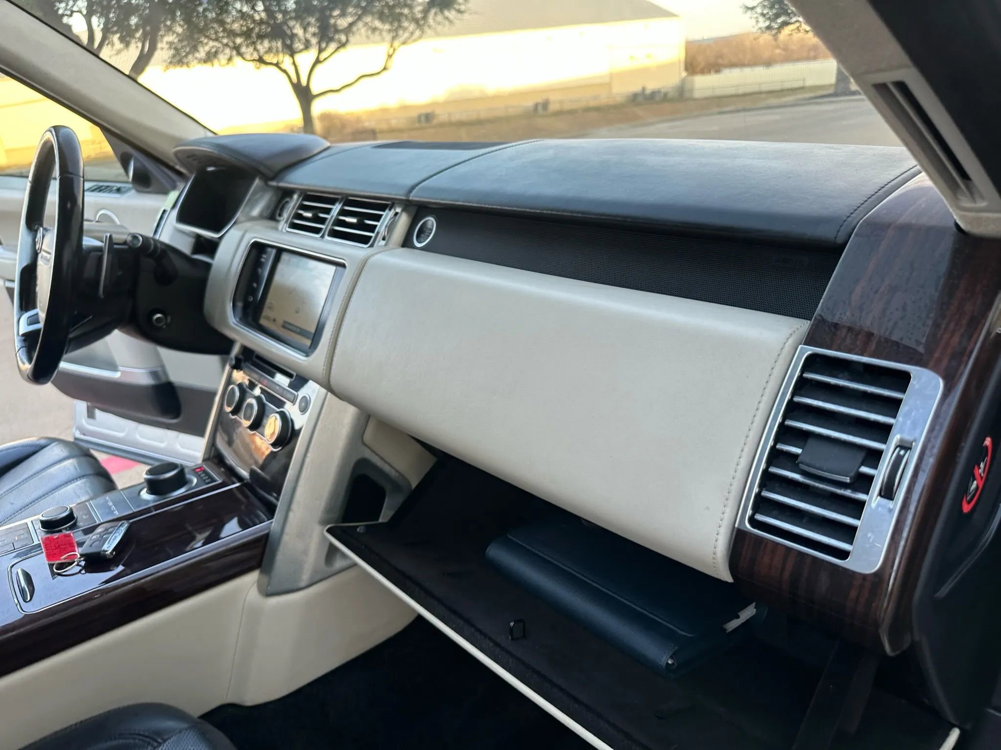 Used 2014 Land Rover Range Rover Long Wheelbase Autobiography image 32