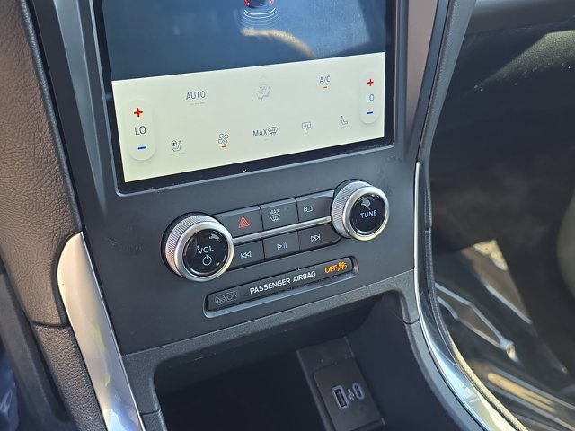 Used 2024 Ford Edge Titanium image 23