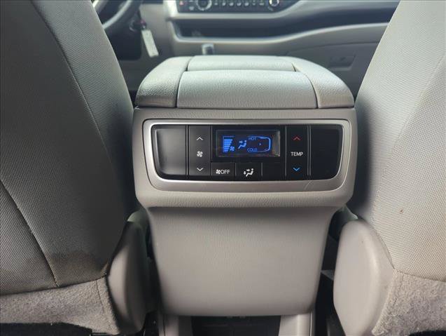 Used 2019 Toyota Highlander LE FWD image 20