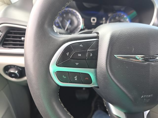Used 2023 Chrysler Pacifica Touring-L FWD image 19