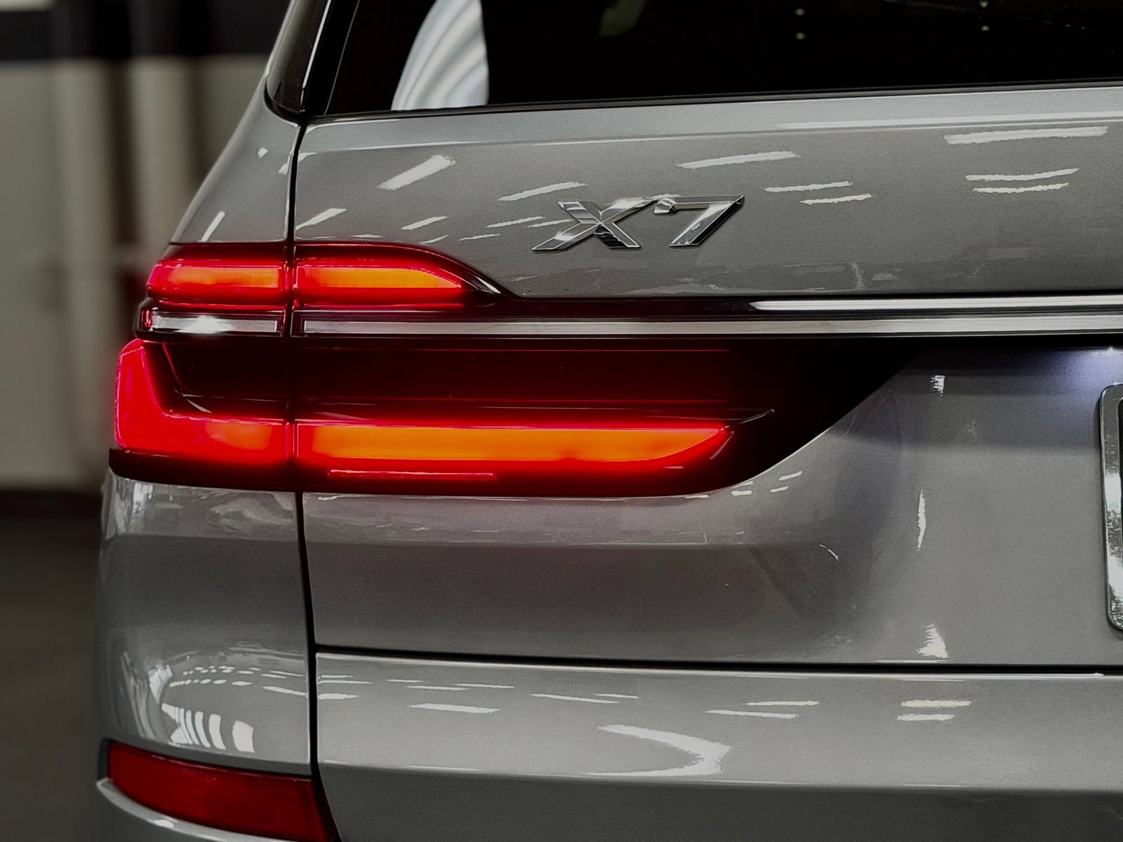 Used 2023 BMW X7 xDrive40i w/ M Sport Package AWD/4WD image 13