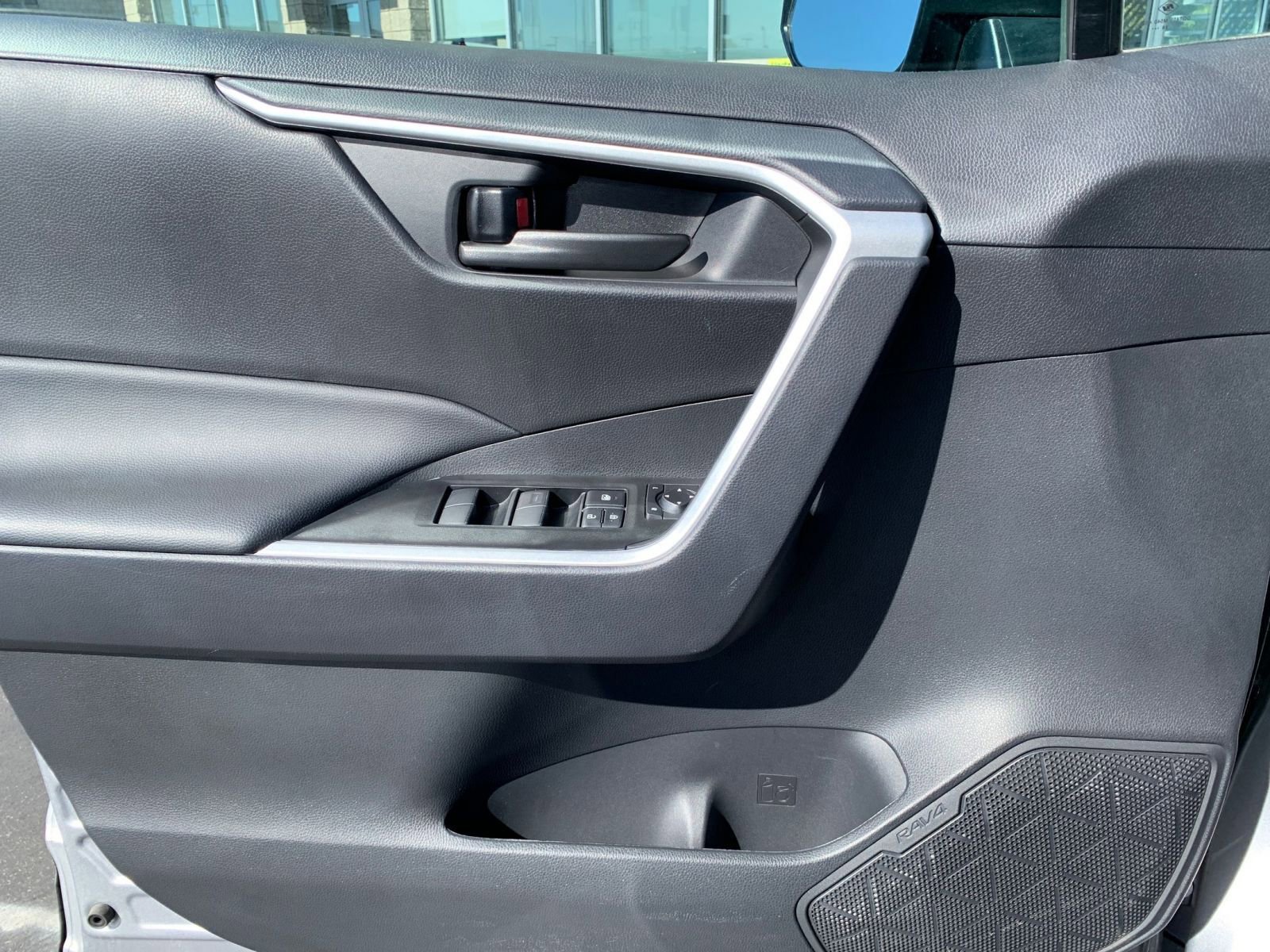 Used 2025 Toyota RAV4 LE image 20