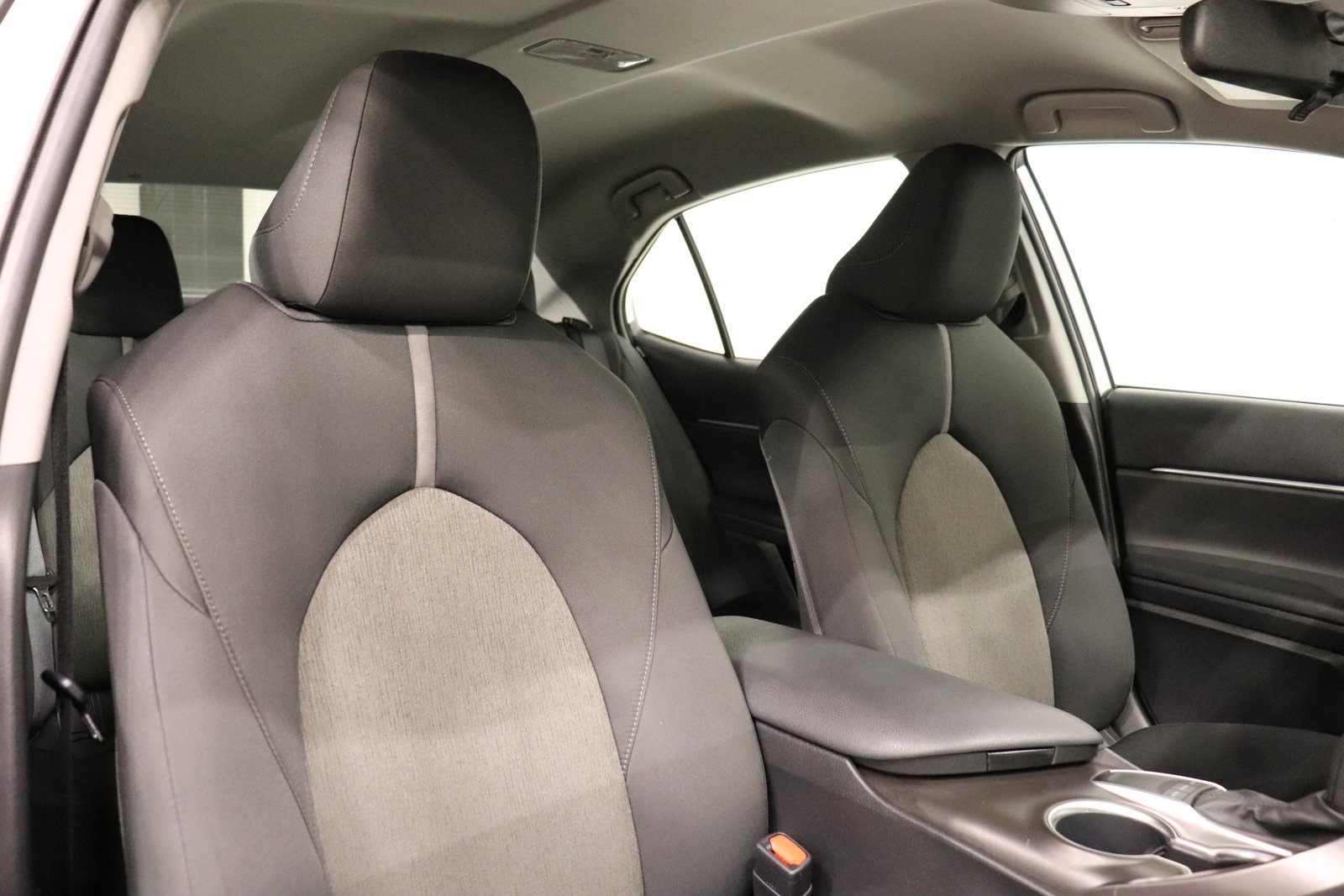 Used 2022 Toyota Camry LE image 16