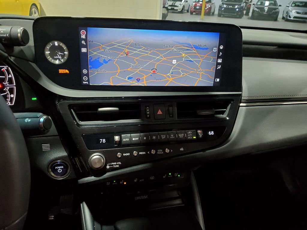 Used 2022 Lexus ES 300h Ultra Luxury w/ Accessory Package 2 image 31