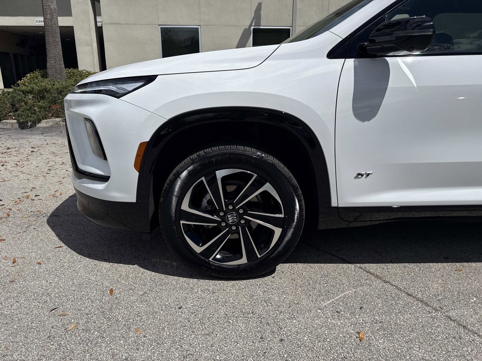 Used 2025 Buick Enclave Sport Touring image 9