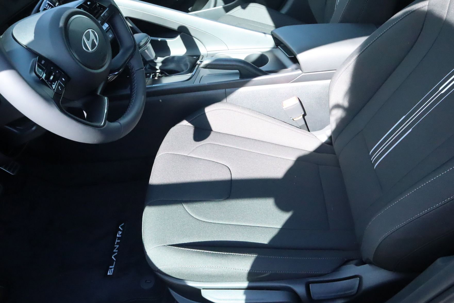 New 2025 Hyundai Elantra Sport w/ Cargo Package image 16