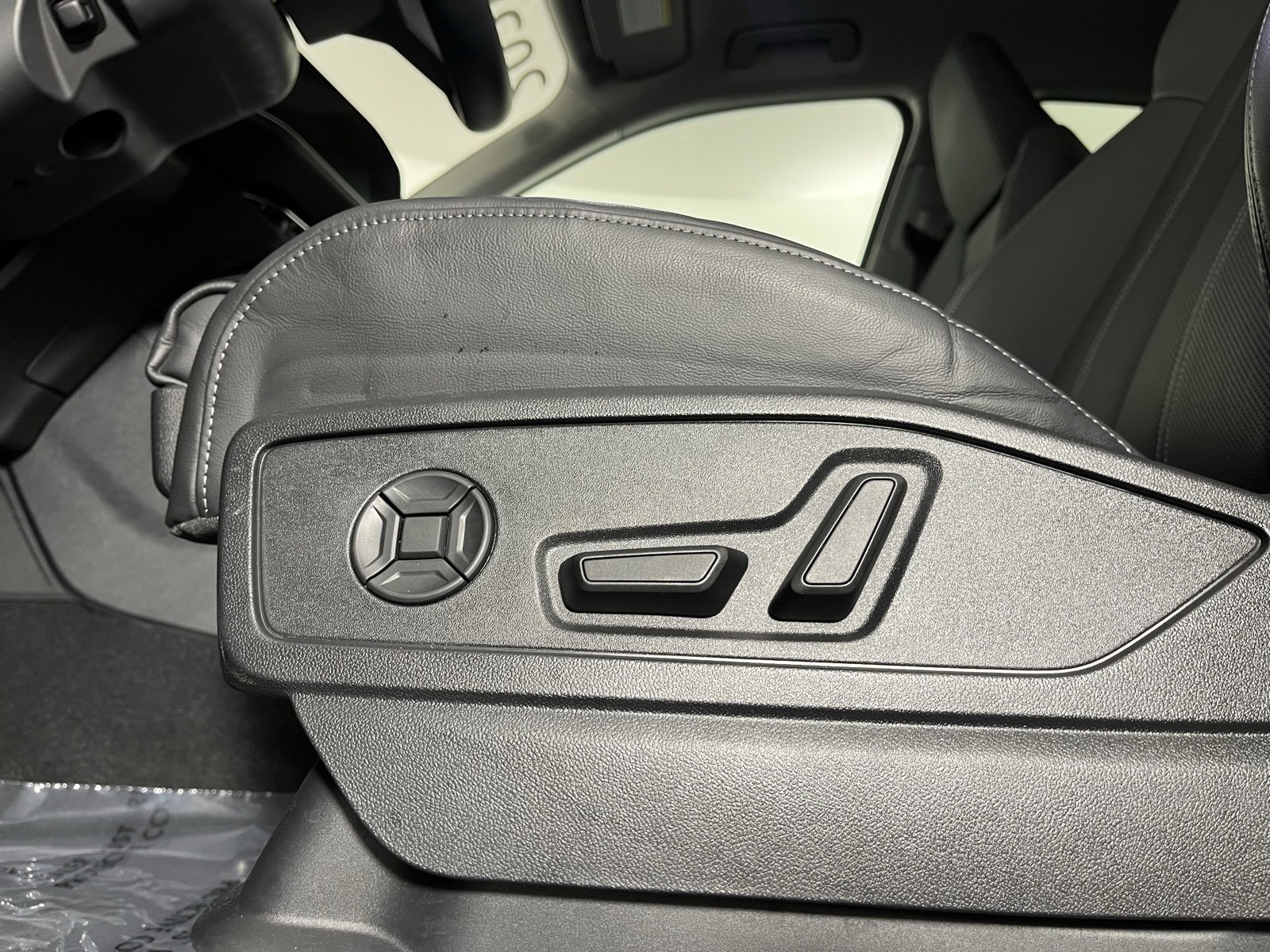 Certified 2025 Audi Q5 2.0T Premium Plus w/ Premium Plus image 13