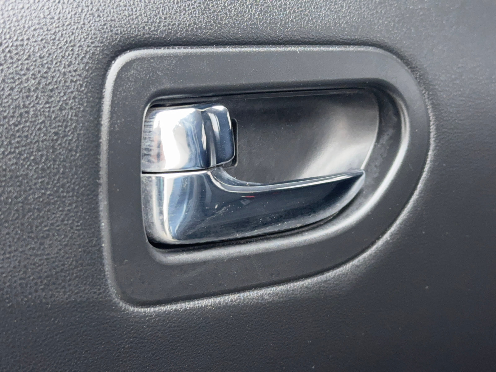 Used 2015 Nissan Rogue S FWD image 46