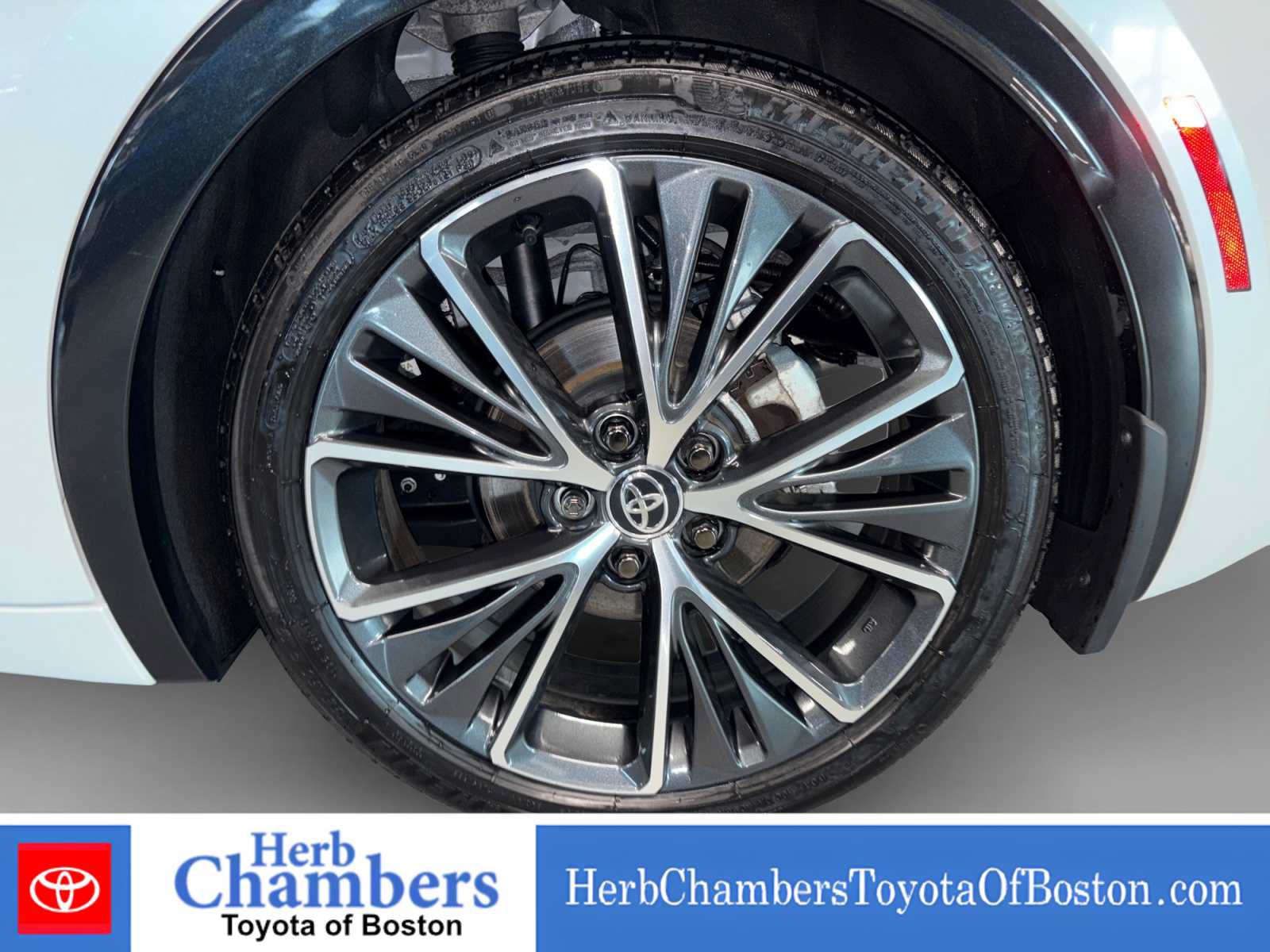 Used 2025 Toyota Prius XLE AWD/4WD image 19
