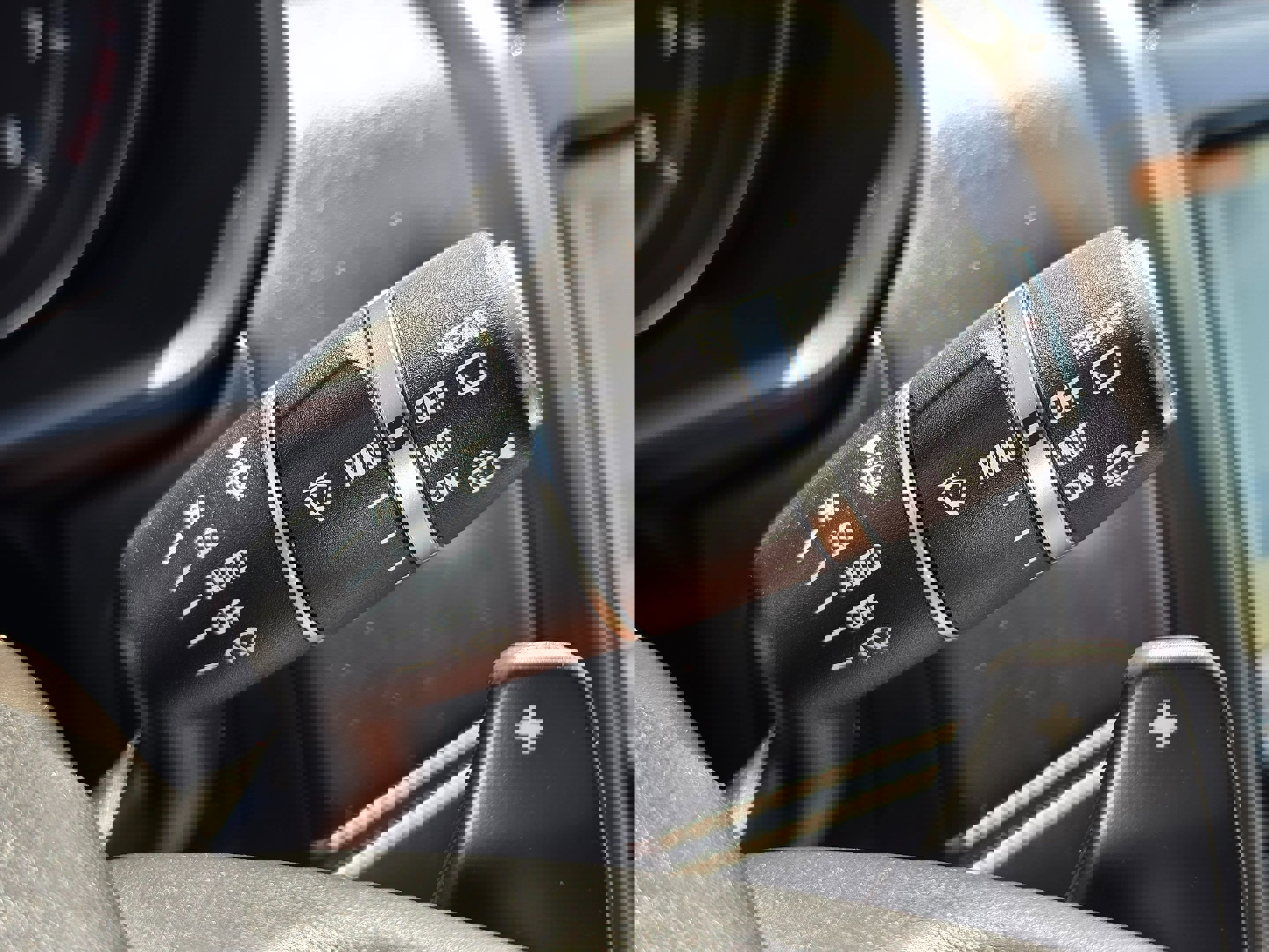 Used 2017 Land Rover Discovery First Edition image 40