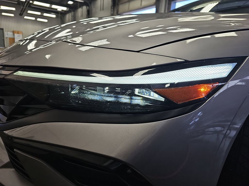Used 2025 Hyundai Elantra SEL image 30