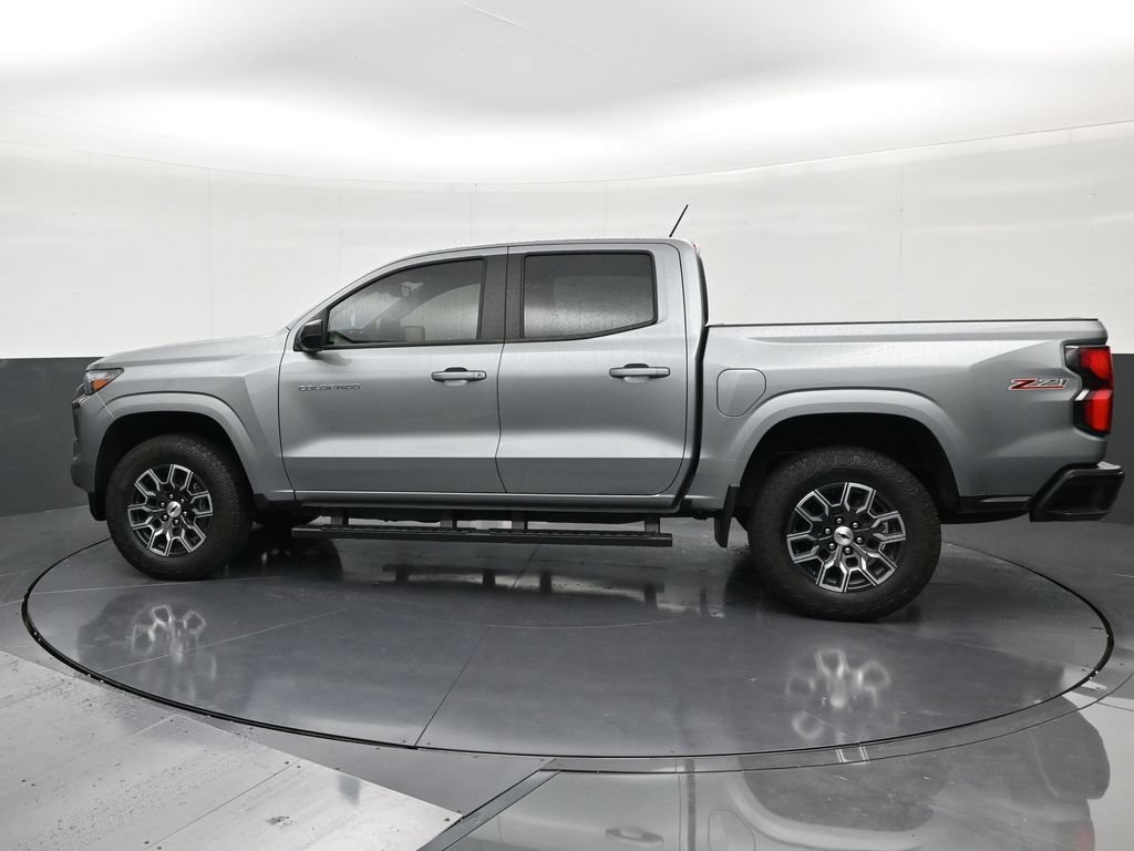 Used 2025 Chevrolet Colorado Z71 AWD/4WD image 2