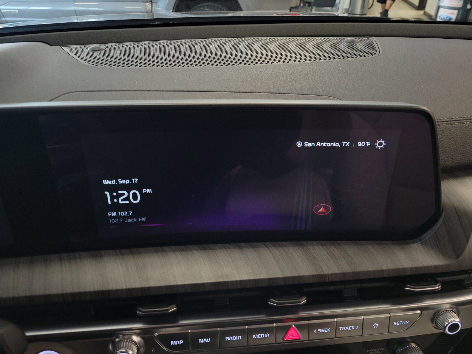 Used 2024 Kia Telluride SX w/ Towing Package image 19