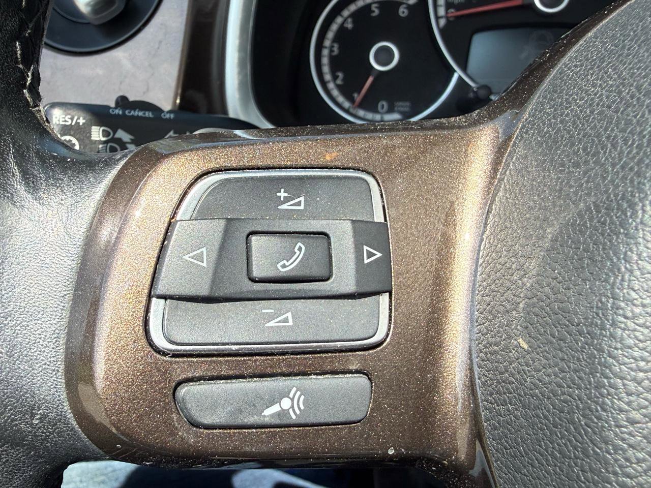 Used 2013 Volkswagen Beetle TDI FWD image 31