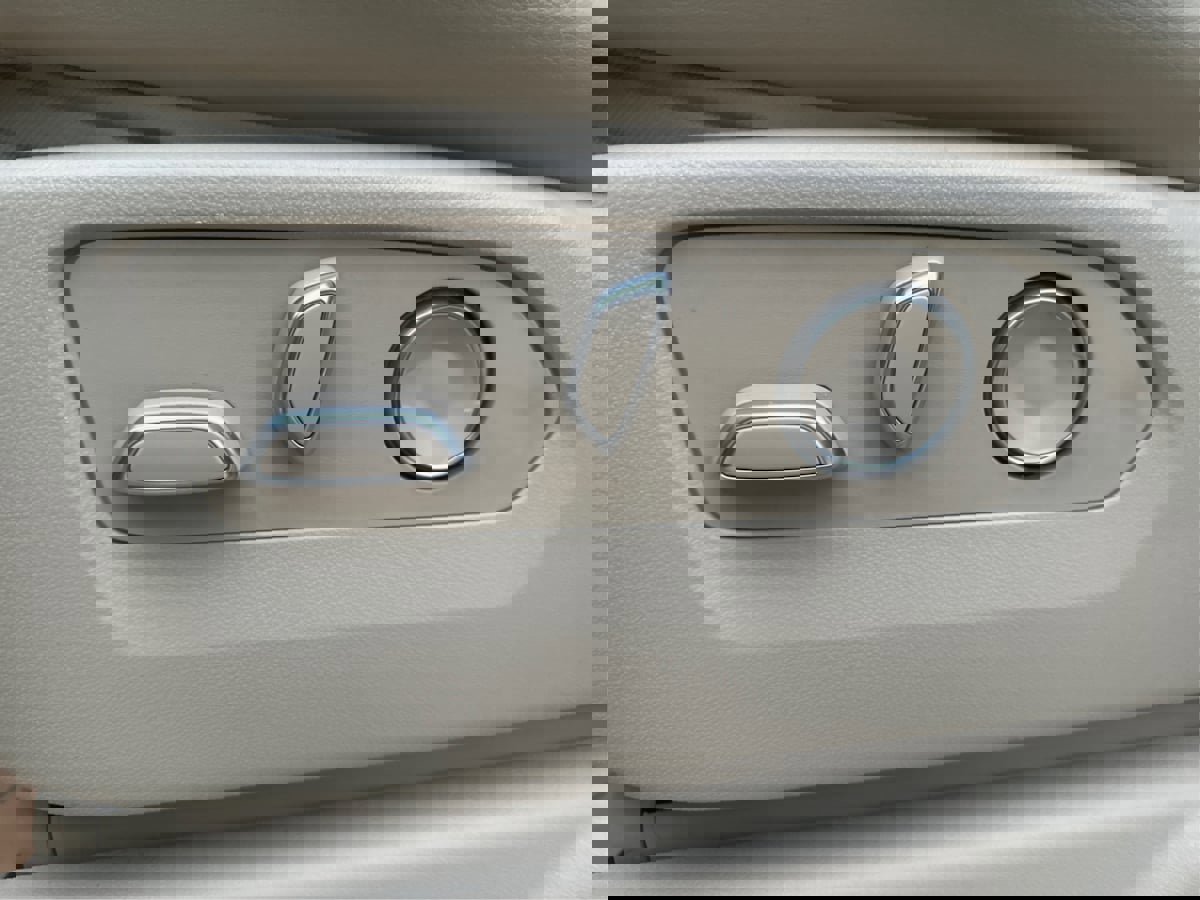 Used 2021 Cadillac Escalade Premium Luxury w/ Performance Package image 22