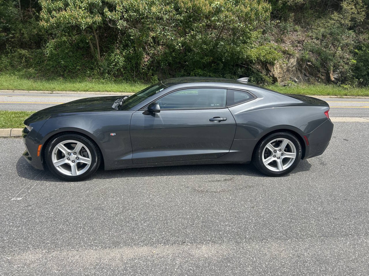 Used 2017 Chevrolet Camaro LT RWD image 3