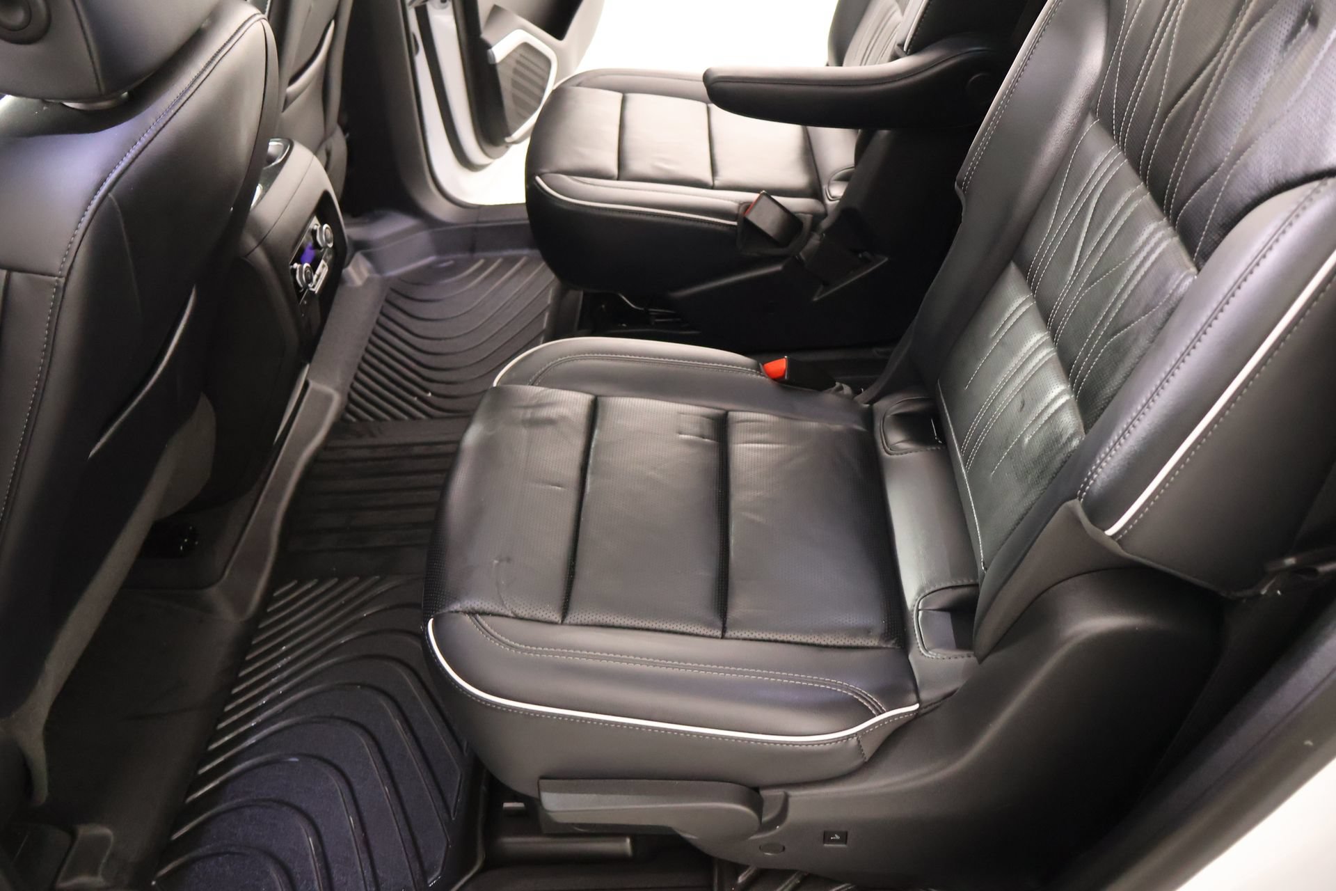 Used 2025 Buick Enclave Avenir FWD image 12