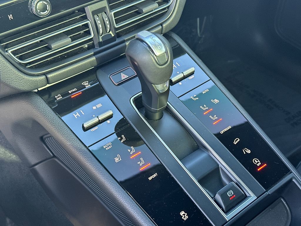 Used 2022 Porsche Macan Base image 31