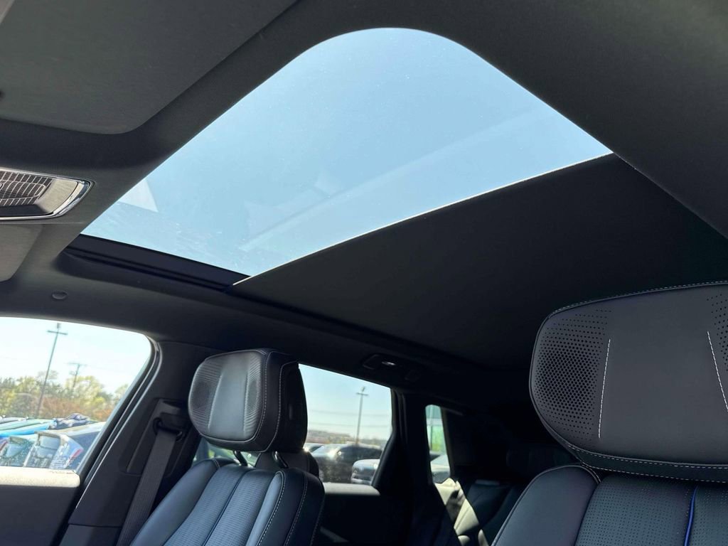 Certified 2025 Cadillac Lyriq Luxury image 19